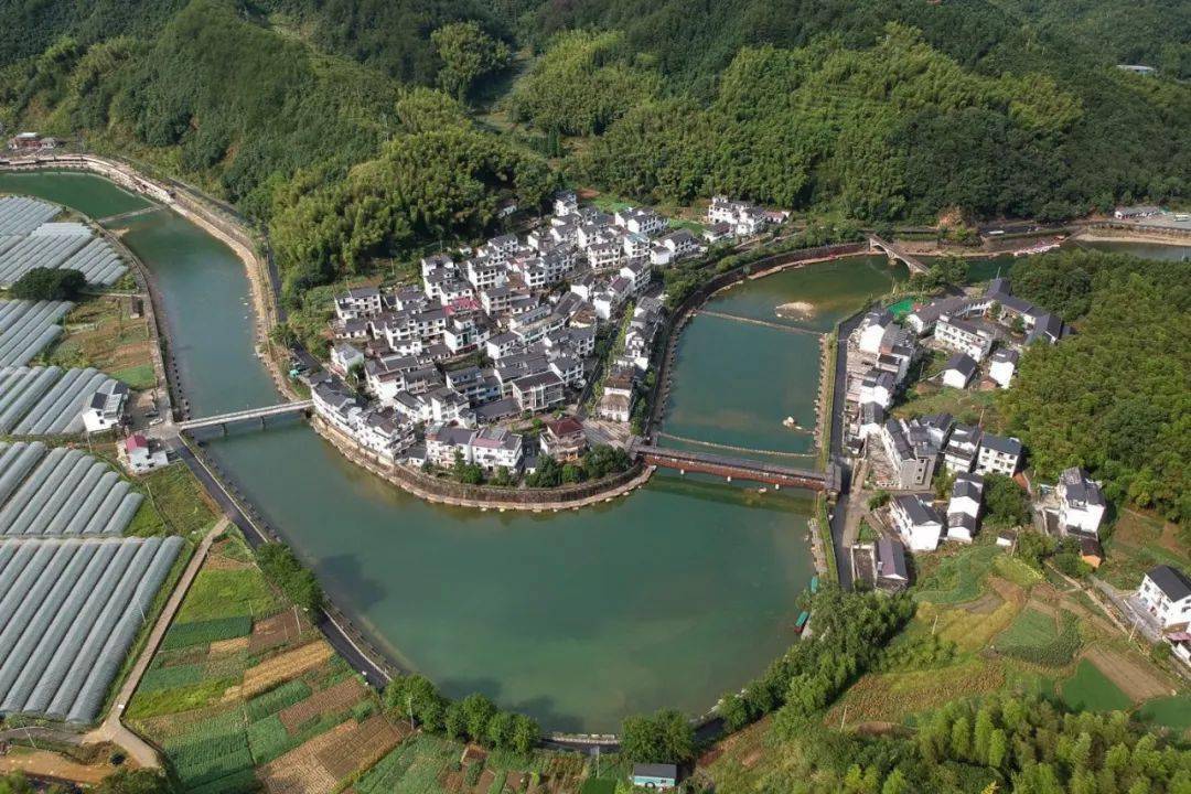 三肖必中三期必出之解析、解释与落实策略