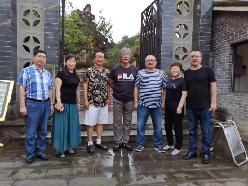 香港挂牌免费资料与正版资源的探索