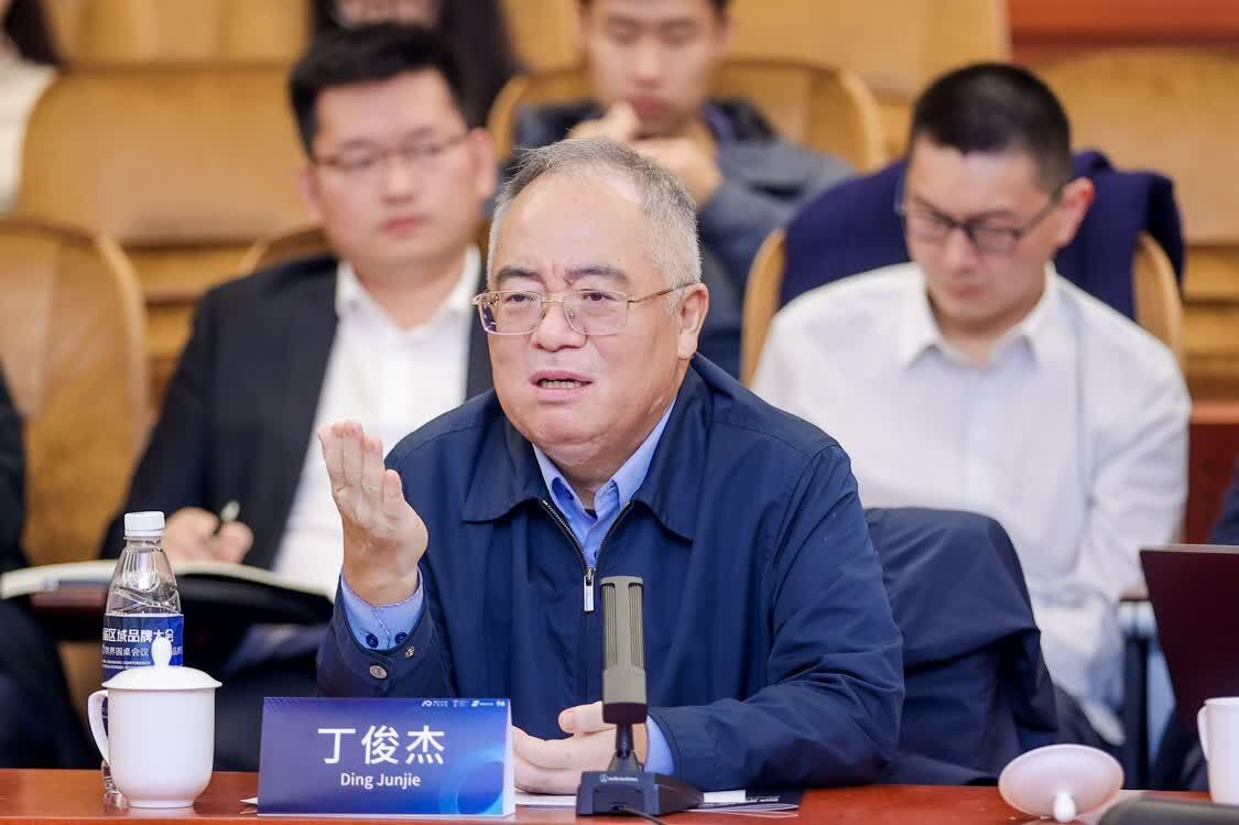 探索未来，澳门与香港在2025年的精准发展策略与免费精选解析
